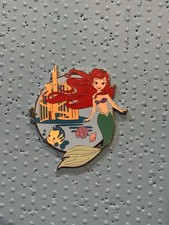 Disney Principesse Regni Incantati Spilla 3" Ariel Rosa Palma A La Mode SE 250