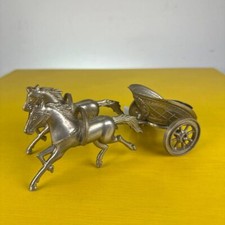 cavalli con biga vintage in metallo