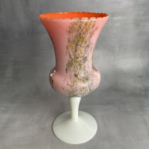 Vase coupe sur - , pied
