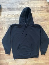 Felpa nera con cappuccio