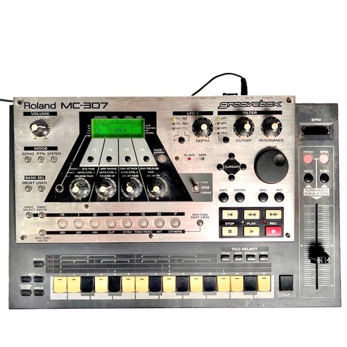 Roland mc307 groovebox - roland,
