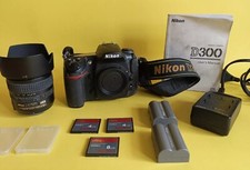 Nikon D300 (51218 scatti) + obiettivo 18/70 + kit batteria + schede + manuale 