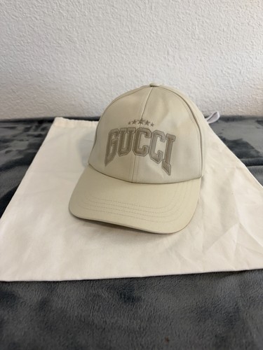 Nuovissimo cappello - , da