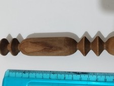 Vintage anni 90. Perlina e barile. rilievo romano. modanatura lineare in legno