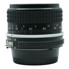 Obiettivo grandangolare Nikon