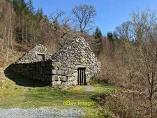 Photo 12x8 An old barn in