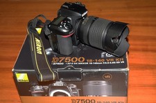 Nikon D7500 con obiettivo 18-140 mm f3.5-5.6  70K scatti usata ma perfetta