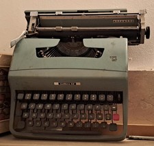 Macchina da scrivere Olivetti Lettera 32