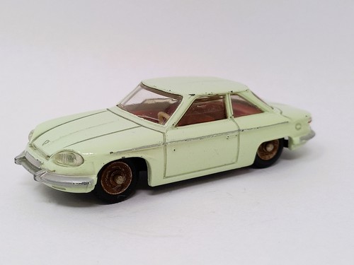 Dinky toys 524 panhard - -,