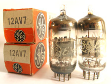 2 tubi GE 12AV7 (5965) abbinati anni '60 - Grigio P, Griglie in rame, Top 'Fat-D' Getter