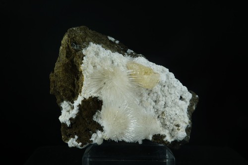Natrolite calcite - natrolite, /