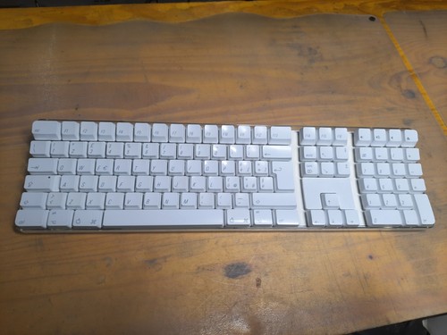 Apple wireless keyboard - wireless, a1016