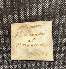 Reliquia antica con sigillo e