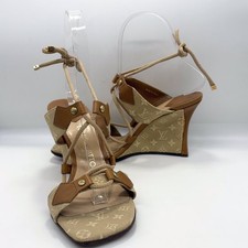 Sandali con zeppa monogramma