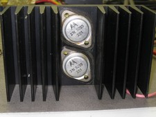 Coppia Transistor 2N3055 ORIGINALI MOTOROLA vintage con Dissipatore e Pilotaggio