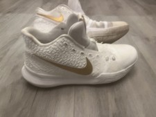 Nike Kyrie 3 'Finals' - taglia