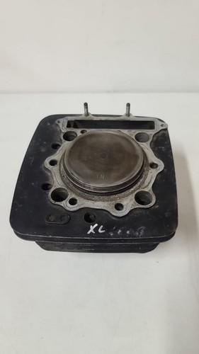 Cylindre avec piston - , xl