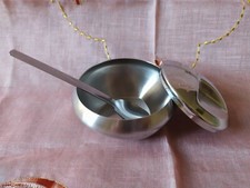 Zuccheriera d'acciaio con cucchiaino