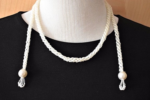 Collana drappeggio nappa