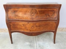 Importante Cassettone Mosso