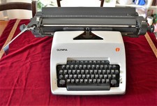 MACCHINA DA SCRIVERE VINTAGE OLIMPIA CARELLO LUNGO