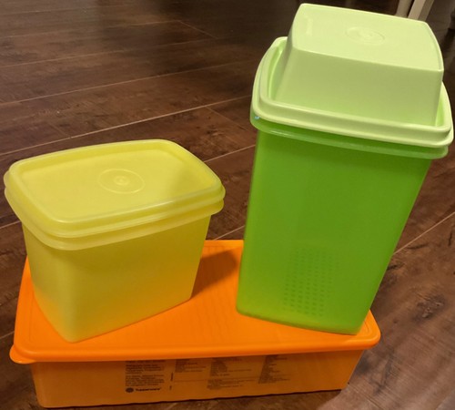 Tupperware set pieces - of,