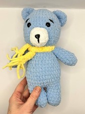 Amigurumi orso blu fatto a