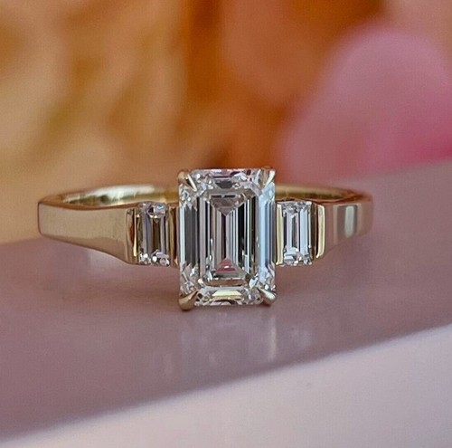 Graziosa fede nuziale - , diamante