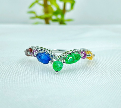 Anello con smeraldo naturale