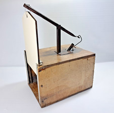 Trappola per topi in legno vintage