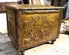 BAULETTO IN  LEGNO SBALZATO OTTONE PORTA CARBONE EPOCA FINE 800