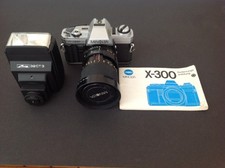 Minolta X-300 con Minolta 35-70/35 mm reflex analogica argento + Mecablitz 32