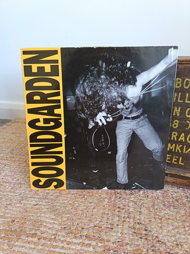Soundgarden louder than - uk,
