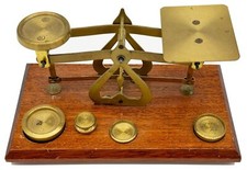 Antica vecchia bilancia in