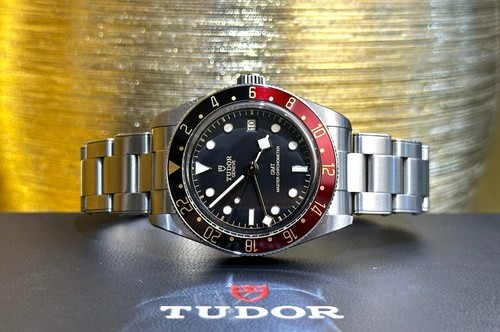 Tudor black bay gmt - black,