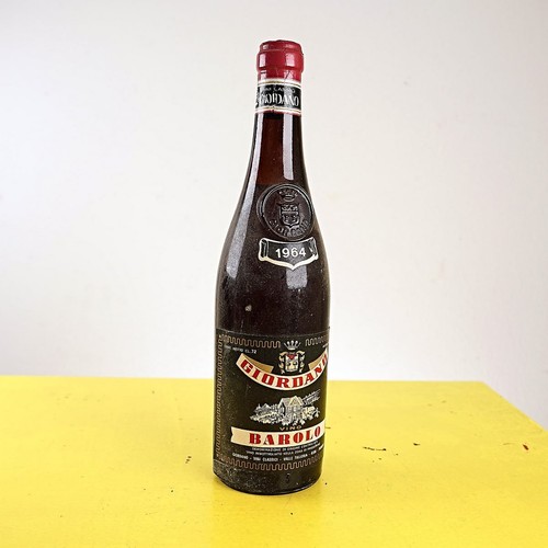 Bottiglia vino barolo giordano - bottiglia,
