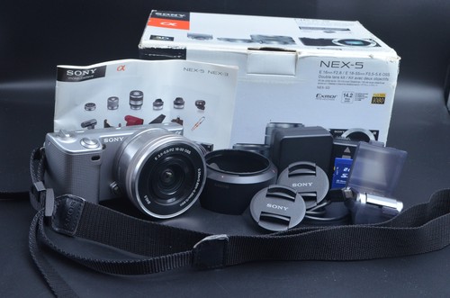 Fotocamera mirrorless argento