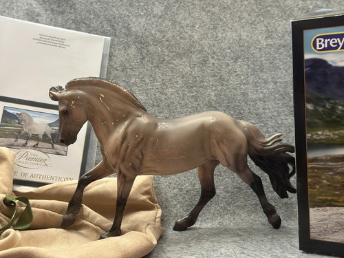 Breyer 2021 astrid glossy - "astrid",