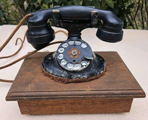 Vecchio telefono elettrico