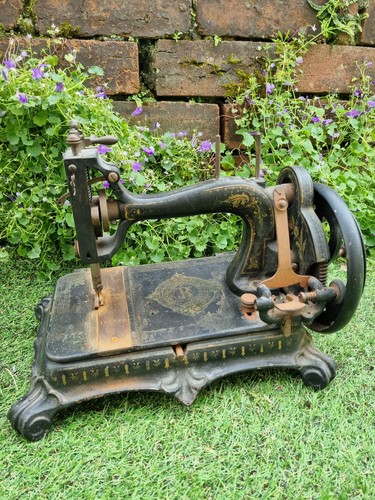 Atlas antique sewing - b, machine
