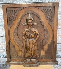 Pannello in legno intagliato