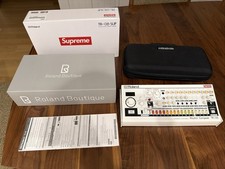 Supreme x Roland TR-08 con custodia magma