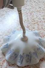 Lampadario sospeso bianco e blu con motivo floreale