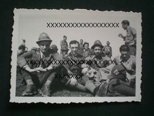 FOTO ORIGINALE PERIODO DELLA 2° GUERRA MONDIALE. GRUPPO ALPINI SEDUTI