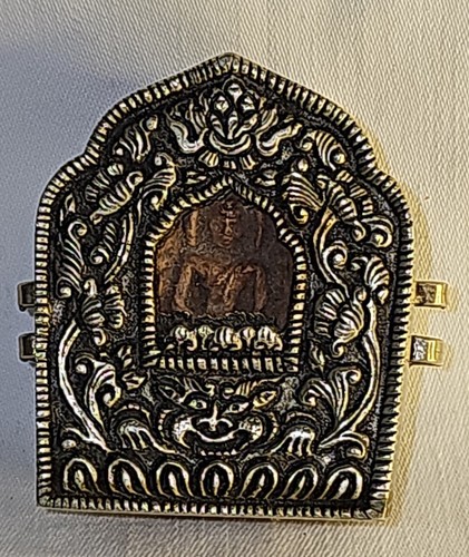 Antico altare tibetano - , da