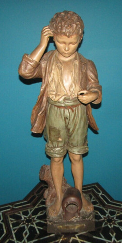 Grand statue par - grand,