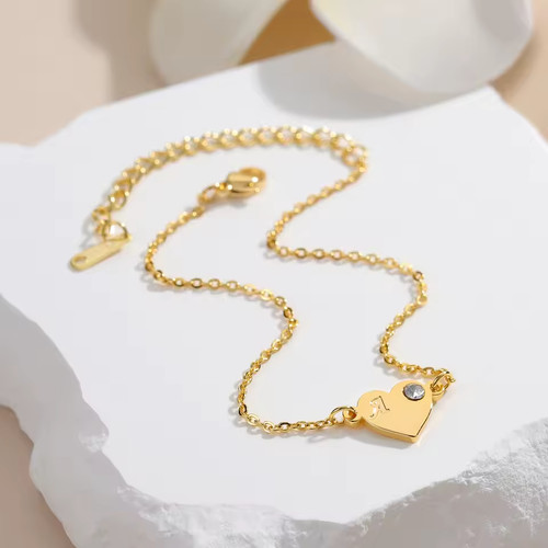 Bracciale lettera incisa