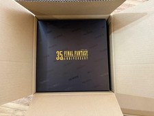 T-shirt grafica UNIQLO Final Fantasy 35th Anniversary taglia L UT set completo