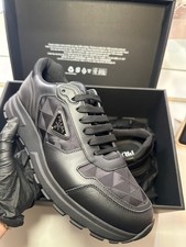 Sneakers alte Prada taglia
