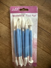 8 ATTREZZATURE PER DECORAZIONE